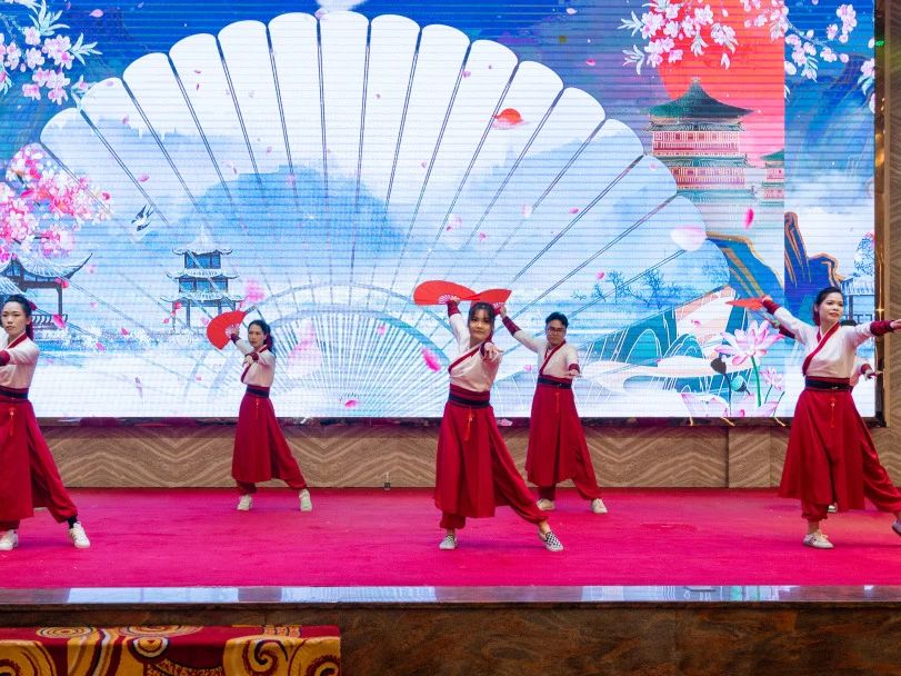 拓路前行·領(lǐng)跑未來 | 集團(tuán)2023年度總結(jié)會(huì)暨2024迎新晚會(huì)圓滿結(jié)束！(圖27)