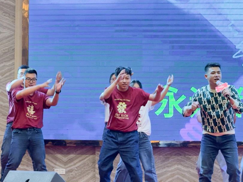 拓路前行·領(lǐng)跑未來 | 集團(tuán)2023年度總結(jié)會(huì)暨2024迎新晚會(huì)圓滿結(jié)束！(圖30)
