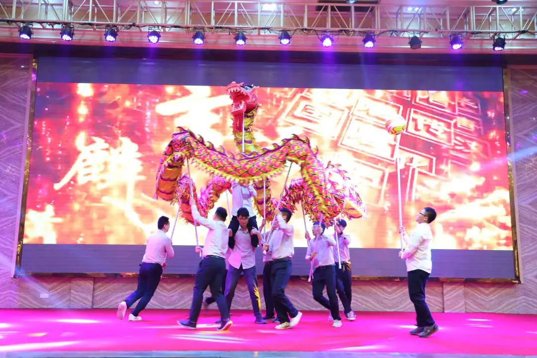 金虎迎新·領(lǐng)跑2022 | 集團(tuán)年度總結(jié)會(huì)暨新年晚會(huì)完美落幕！(圖15)