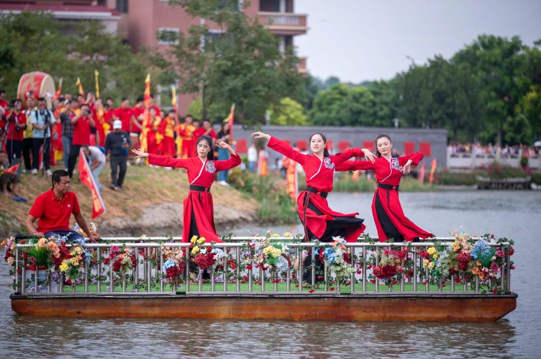 燃動(dòng)金秋 | 草艇競(jìng)渡，奪人風(fēng)采彰顯非遺文化瑰寶之韻(圖8)