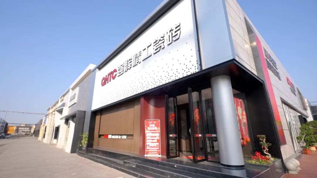 終端風(fēng)采 | 強(qiáng)輝晉江旗艦店，品味質(zhì)感大師館，打卡美學(xué)新坐標(biāo)(圖5)